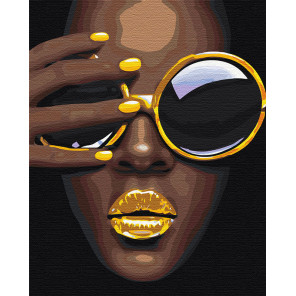 Пример в интерьере Африканка с желтыми очками Раскраска картина по номерам на холсте AAAA-RS020