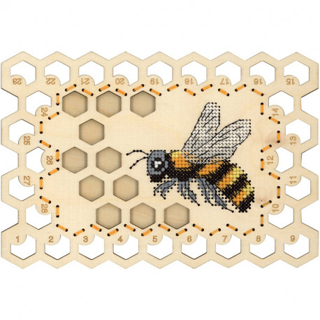  Пчела. Органайзер Набор для вышивания на деревянной основе МП Студия О-025