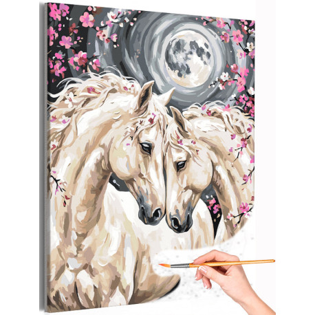 Пара лошадей в цветущем саду Кони Для влюбленных 