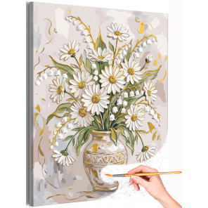 Ромашки и ландыши Цветы в вазе с золотой краской