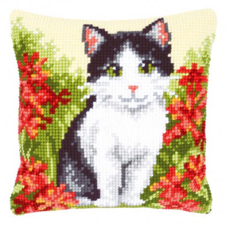 Кошка в цветах Набор для вышивания подушки VERVACO
