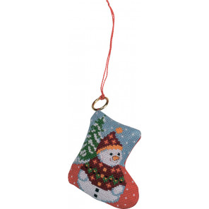В рамке Снеговик на елке Набор для вышивания ёлочного украшения Permin 01-8228